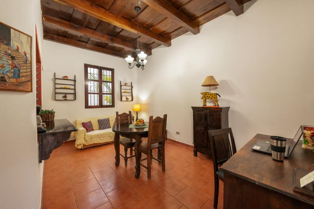 Casita Tumbergia Apartment Antigua Exterior photo